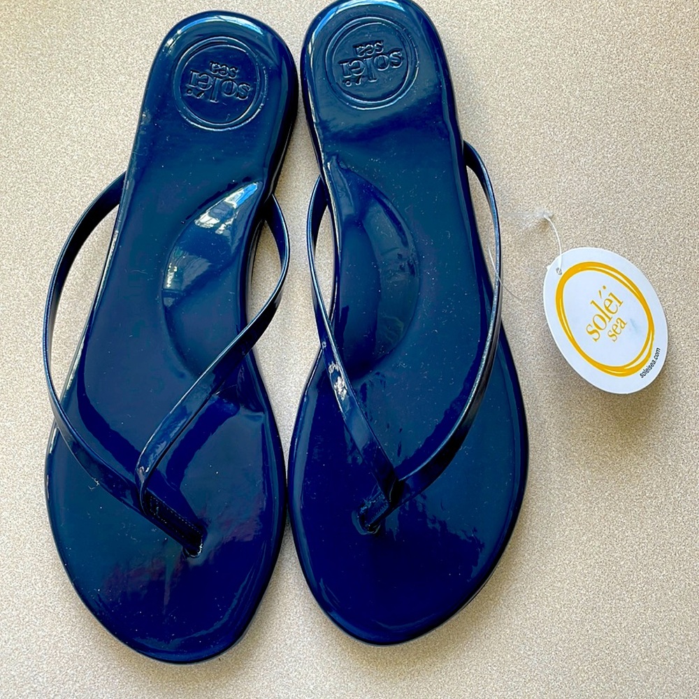 NWTs Women’s Solei Sea Indle Sandal. Navy patent. Size 8.